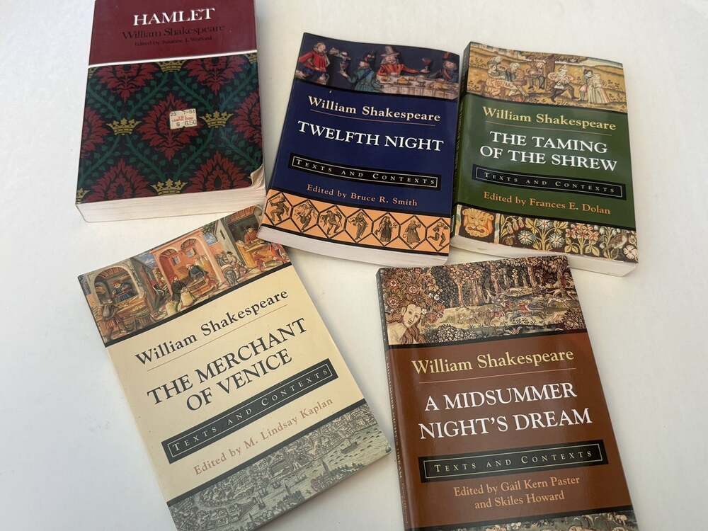(5) books of William Shakespeare popular plays stories  hamlet taming  shrew